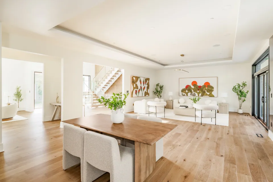 Breakfast area beside the kitchen
